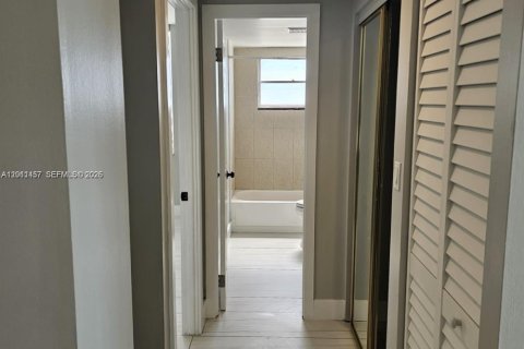 Condo in Miami, Florida, 2 bedrooms № 2075191 - photo 7
