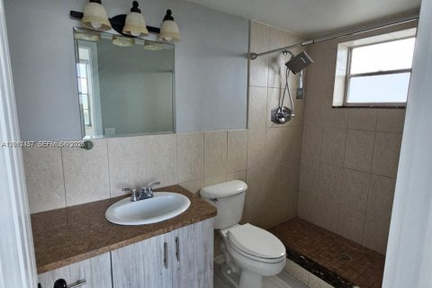 Condo in Miami, Florida, 2 bedrooms № 2075191 - photo 3