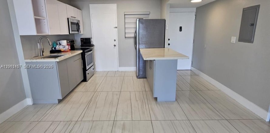 Condo in Miami, Florida, 2 bedrooms № 2075191