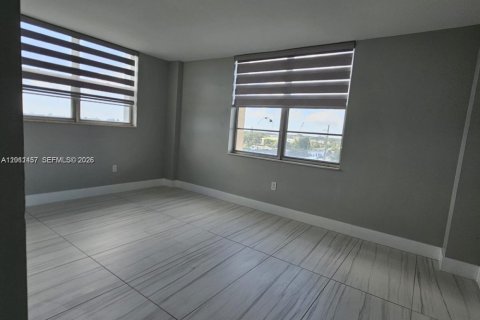 Condo in Miami, Florida, 2 bedrooms № 2075191 - photo 5