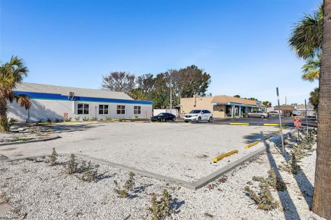 Propiedad comercial en venta en Saint Pete Beach, Florida, 284.28 m2 № 2211772 - foto 4
