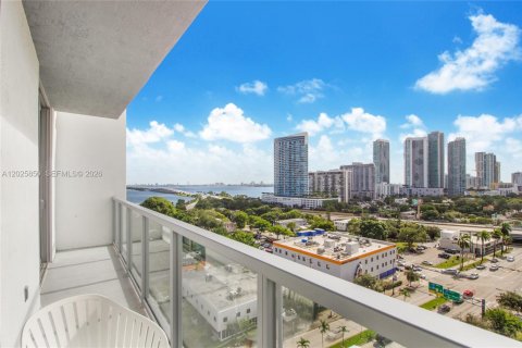 Condominio en venta en Miami, Florida, 1 dormitorio, 73.86 m2 № 2084897 - foto 4