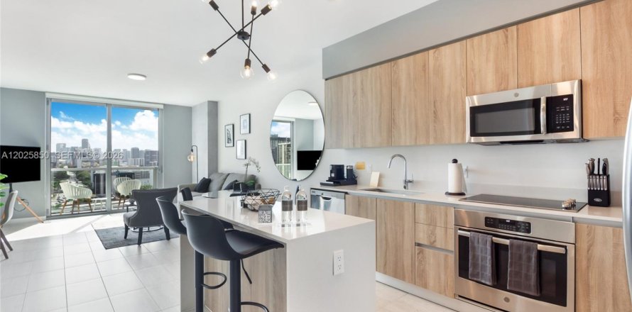 Condominio en Miami, Florida, 1 dormitorio  № 2084897