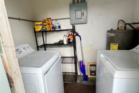 Casa en alquiler en West Palm Beach, Florida, 3 dormitorios, 89.93 m2 № 2011151 - foto 9