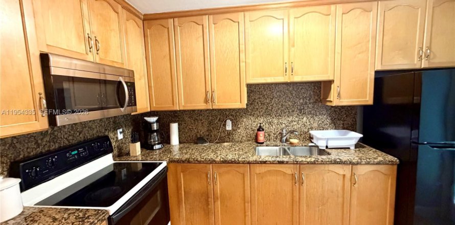 Casa en West Palm Beach, Florida 3 dormitorios, 89.93 m2 № 2011151