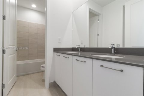 House in Davie, Florida 4 bedrooms, 375.42 sq.m. № 2069575 - photo 18