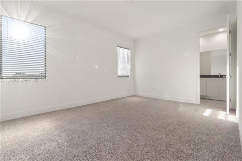 House in Davie, Florida 4 bedrooms, 375.42 sq.m. № 2069575 - photo 19