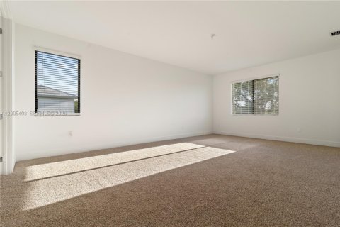 House in Davie, Florida 4 bedrooms, 375.42 sq.m. № 2069575 - photo 12