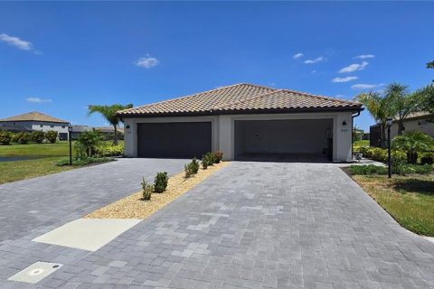 House in Bradenton, Florida 2 bedrooms, 144.65 sq.m. № 2099112 - photo 2