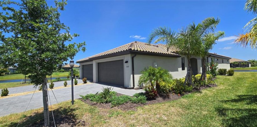 House in Bradenton, Florida 2 bedrooms, 144.65 sq.m. № 2099112
