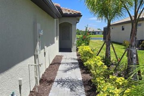 House in Bradenton, Florida 2 bedrooms, 144.65 sq.m. № 2099112 - photo 3