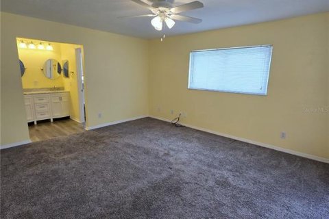 House in Port Charlotte, Florida 2 bedrooms, 137.59 sq.m. № 1817009 - photo 12