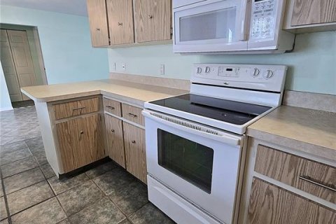 House in Port Charlotte, Florida 2 bedrooms, 137.59 sq.m. № 1817009 - photo 10