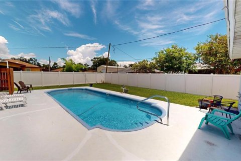 House in Port Charlotte, Florida 2 bedrooms, 137.59 sq.m. № 1817009 - photo 28