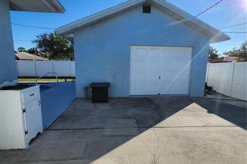 House in Port Charlotte, Florida 2 bedrooms, 137.59 sq.m. № 1817009 - photo 30
