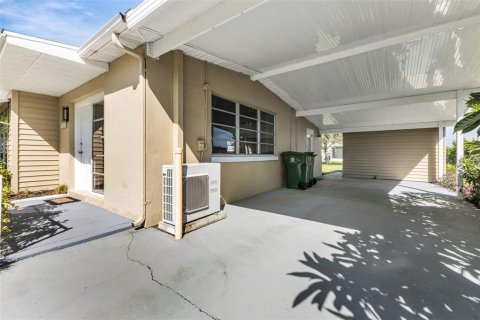 Villa ou maison à vendre à Port Charlotte, Floride: 2 chambres, 92.44 m2 № 1918065 - photo 5
