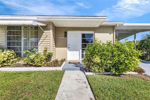 Villa ou maison à vendre à Port Charlotte, Floride: 2 chambres, 92.44 m2 № 1918065 - photo 4