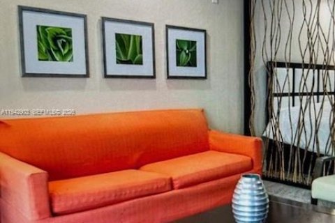 Condo in Doral, Florida, 1 bedroom  № 2059783 - photo 3