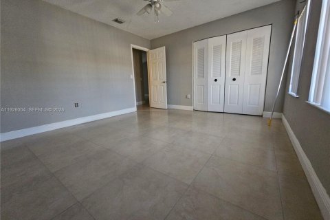 House in Miami, Florida 2 bedrooms, 95.69 sq.m. № 2001559 - photo 29