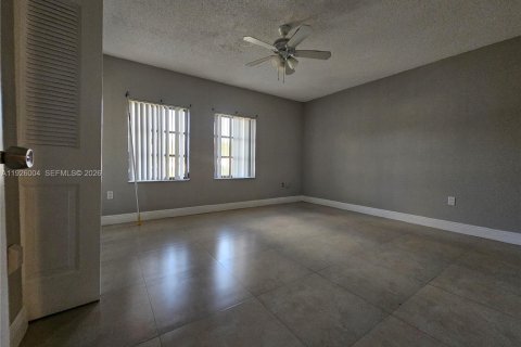 House in Miami, Florida 2 bedrooms, 95.69 sq.m. № 2001559 - photo 12