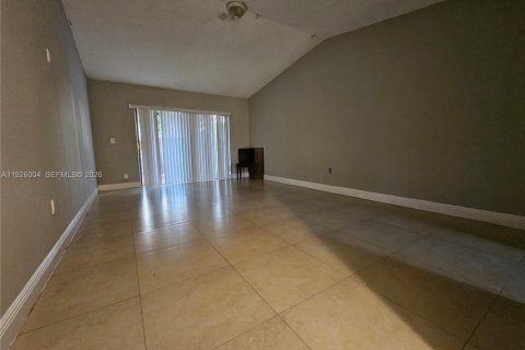 House in Miami, Florida 2 bedrooms, 95.69 sq.m. № 2001559 - photo 18