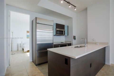 Condo in Miami, Florida, 2 bedrooms  № 1716115 - photo 5