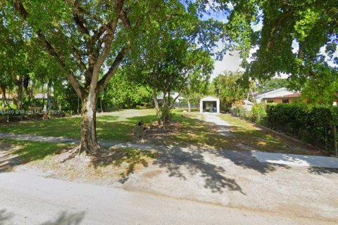 Land in West Miami, Florida № 1892157 - photo 1
