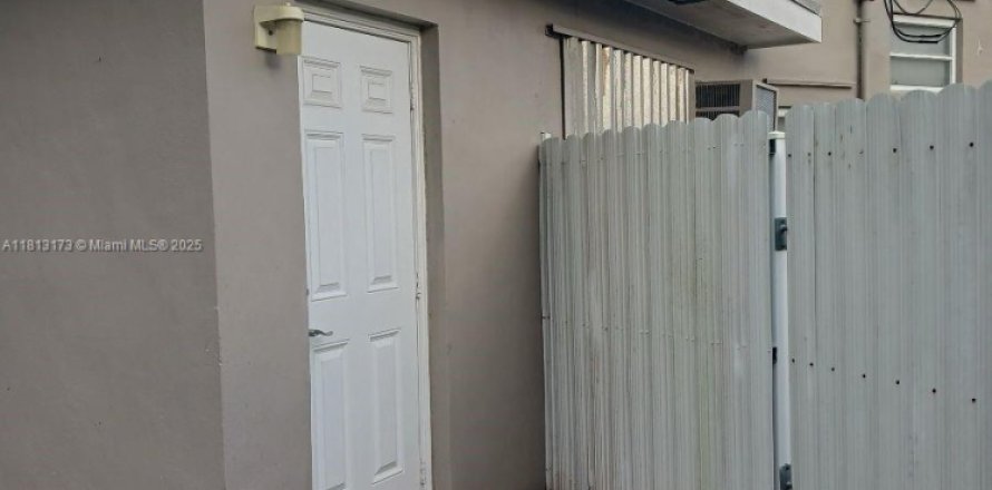 Immobilier commercial à Miami, Floride 1 chambre, 27.87 m2 № 1760870
