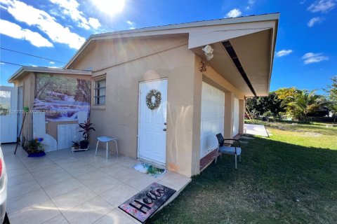 Immobilier commercial à louer à Homestead, Floride: 2 chambres, 177.63 m2 № 1977284 - photo 2