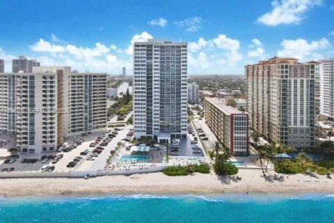Condominio en Hallandale Beach, Florida, 2 dormitorios  № 2055175