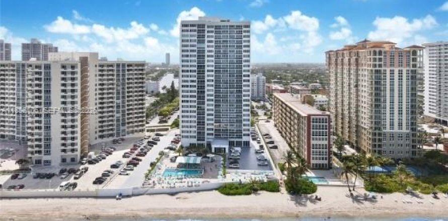 Condominio en Hallandale Beach, Florida, 2 dormitorios № 2055175