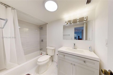Condominio en alquiler en Hallandale Beach, Florida, 2 dormitorios, 102.19 m2 № 2055175 - foto 16