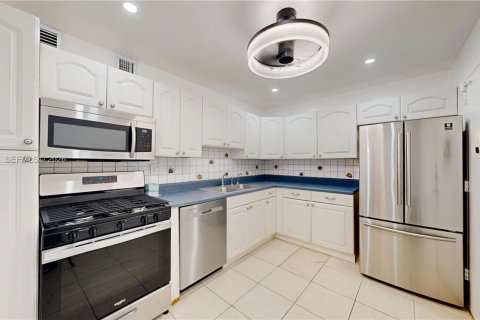 Condominio en alquiler en Hallandale Beach, Florida, 2 dormitorios, 102.19 m2 № 2055175 - foto 11