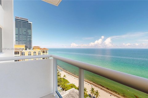 Condominio en alquiler en Hallandale Beach, Florida, 2 dormitorios, 102.19 m2 № 2055175 - foto 22