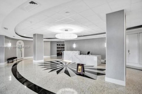 Condominio en alquiler en Hallandale Beach, Florida, 2 dormitorios, 102.19 m2 № 2055175 - foto 18