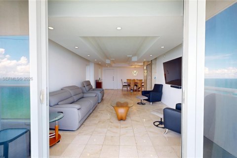 Condominio en alquiler en Hallandale Beach, Florida, 2 dormitorios, 102.19 m2 № 2055175 - foto 5