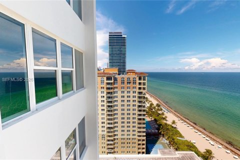 Condominio en alquiler en Hallandale Beach, Florida, 2 dormitorios, 102.19 m2 № 2055175 - foto 4