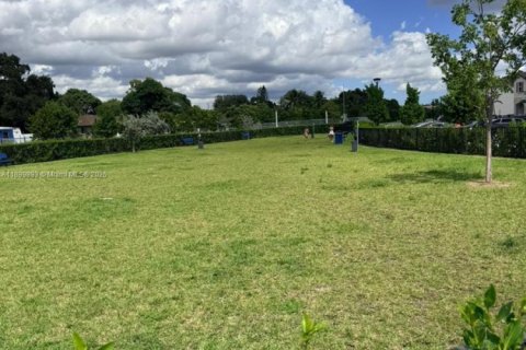 Townhouse in Miami, Florida 3 bedrooms, 157.47 sq.m. № 1953803 - photo 29