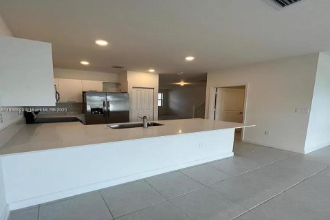 Townhouse in Miami, Florida 3 bedrooms, 157.47 sq.m. № 1953803 - photo 4