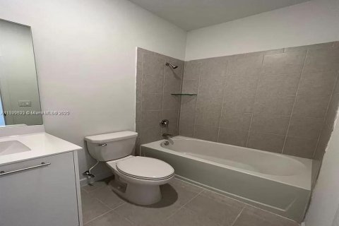 Townhouse in Miami, Florida 3 bedrooms, 157.47 sq.m. № 1953803 - photo 15