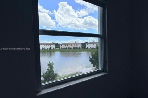 Townhouse in Miami, Florida 3 bedrooms, 157.47 sq.m. № 1953803 - photo 18