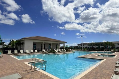 Townhouse in Miami, Florida 3 bedrooms, 157.47 sq.m. № 1953803 - photo 24