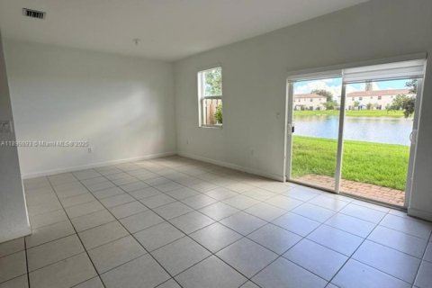 Townhouse in Miami, Florida 3 bedrooms, 157.47 sq.m. № 1953803 - photo 5