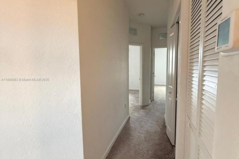 Townhouse in Miami, Florida 3 bedrooms, 157.47 sq.m. № 1953803 - photo 10