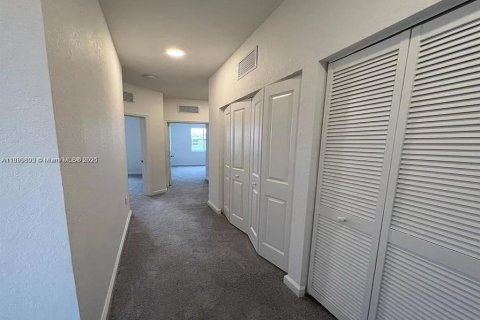 Townhouse in Miami, Florida 3 bedrooms, 157.47 sq.m. № 1953803 - photo 9