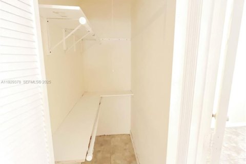 Снять в аренду квартиру в Хайалиа, Флорида 1 спальня, 71.07м2, № 2034713 - фото 13