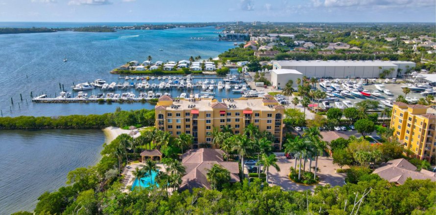 Condominio en Hypoluxo, Florida, 2 dormitorios  № 976921