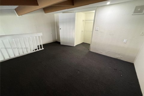 House in Miami, Florida 1 bedroom, 5017.28 sq.m. № 2031848 - photo 6