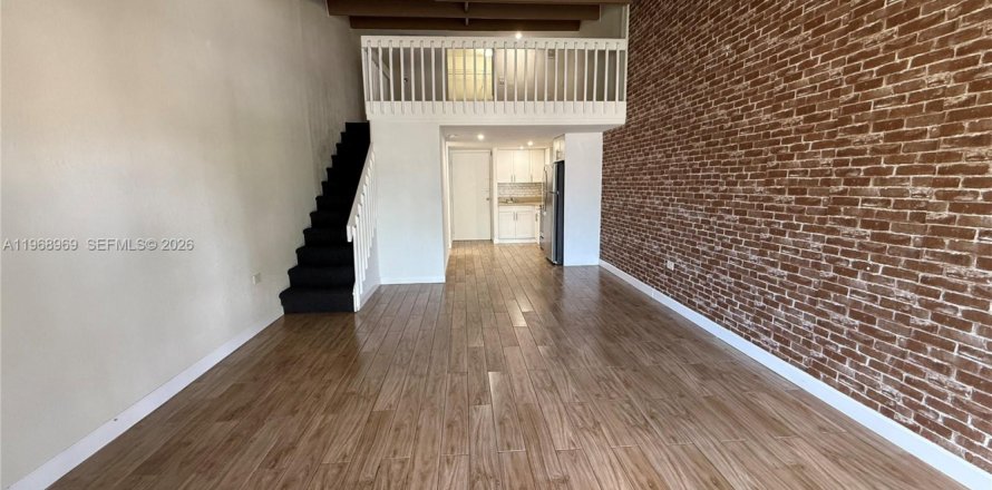 House in Miami, Florida 1 bedroom, 5017.28 sq.m. № 2031848