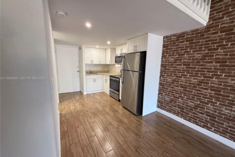 House in Miami, Florida 1 bedroom, 5017.28 sq.m. № 2031848 - photo 2